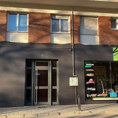 Cadillac Lujo Total Sin Pasar Por Un Hotel Cornellà de Llobregat Kültér fotó